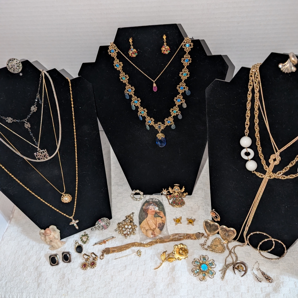 Vintage Jewelry Collection Crown Trifari  Several GF Pieces Locket,Necklace Garn
